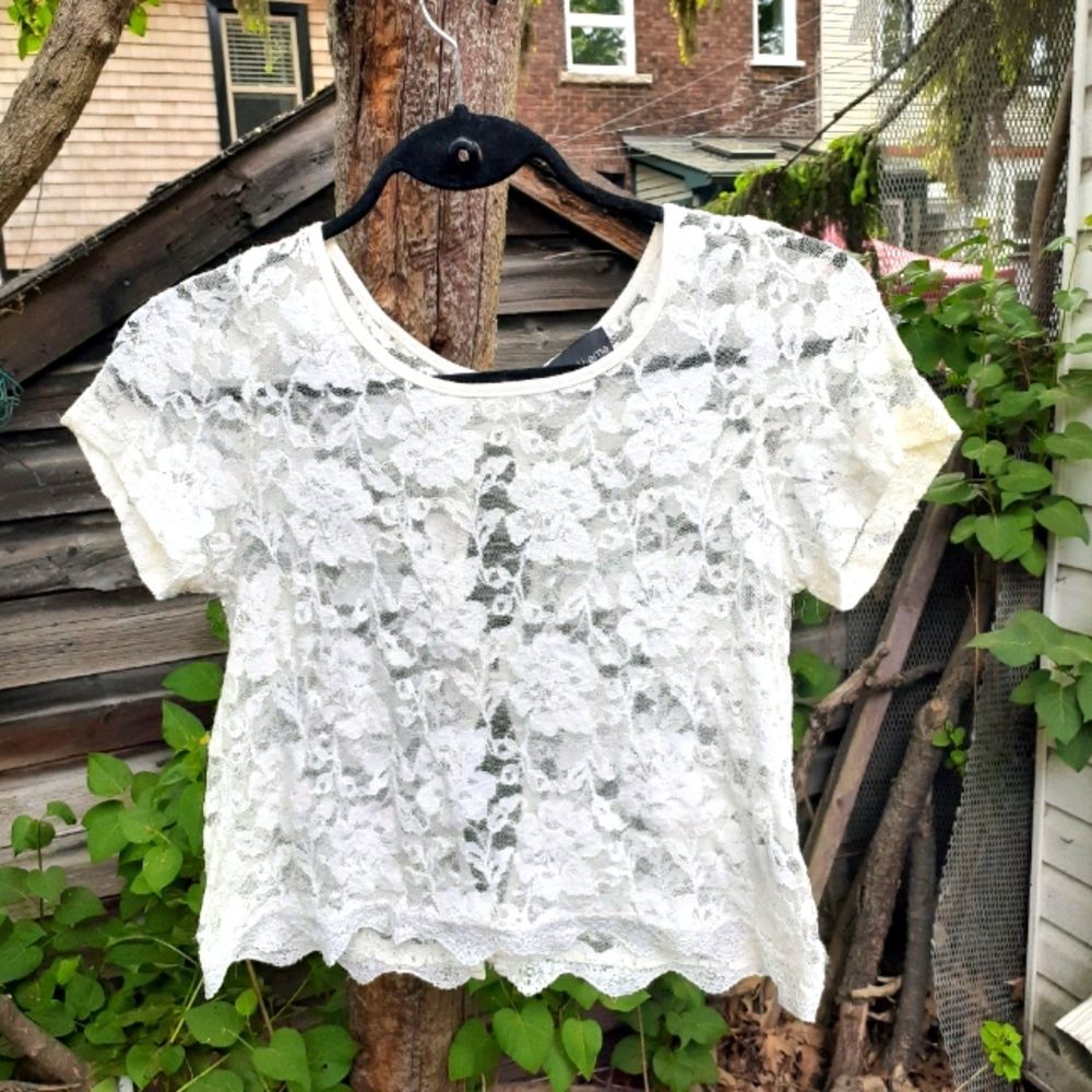 💥3/$25💥Sheer Lace Blouse - S - Cream/Off White
